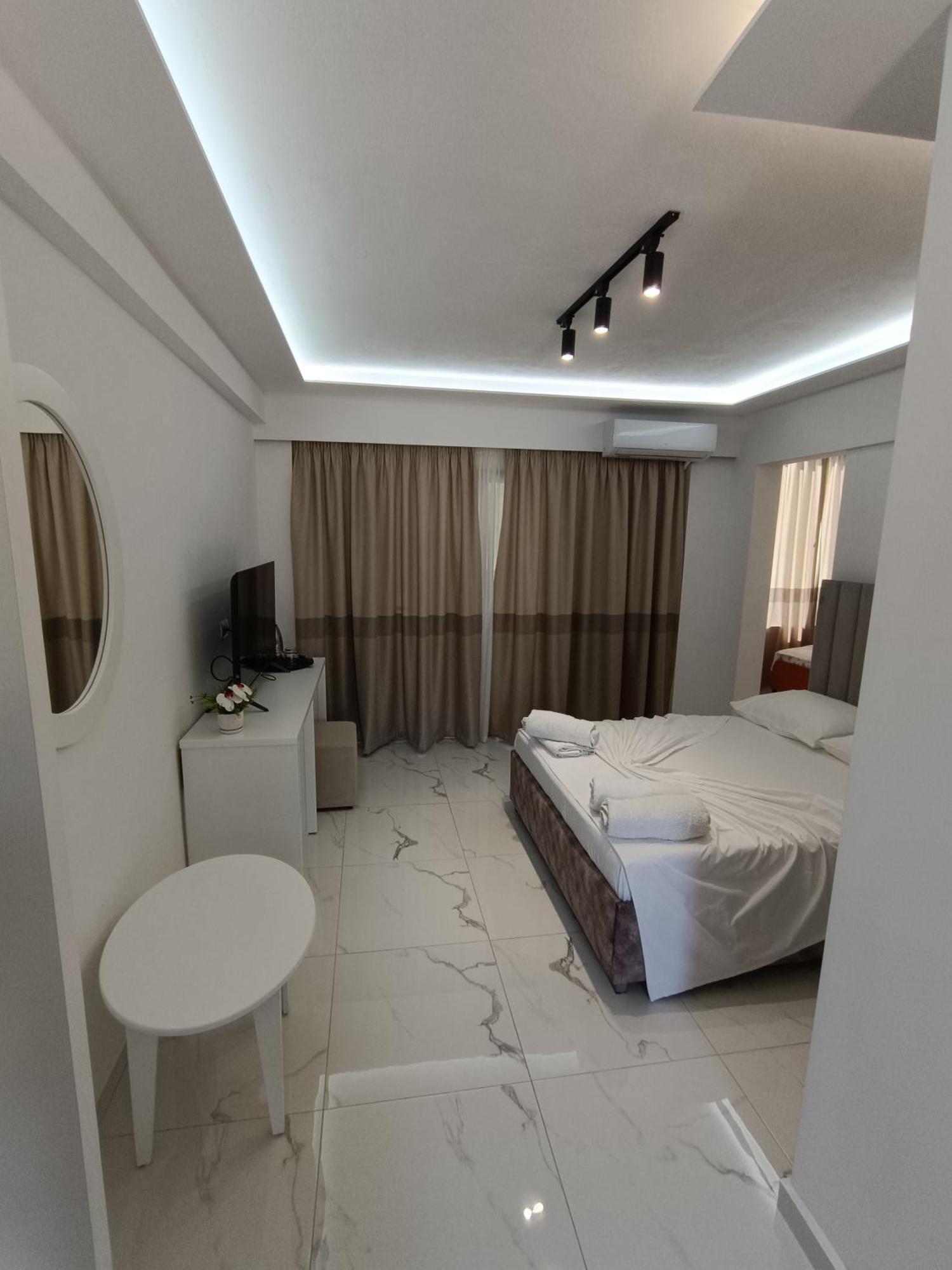 Hotel Elisabet Saranda Dış mekan fotoğraf